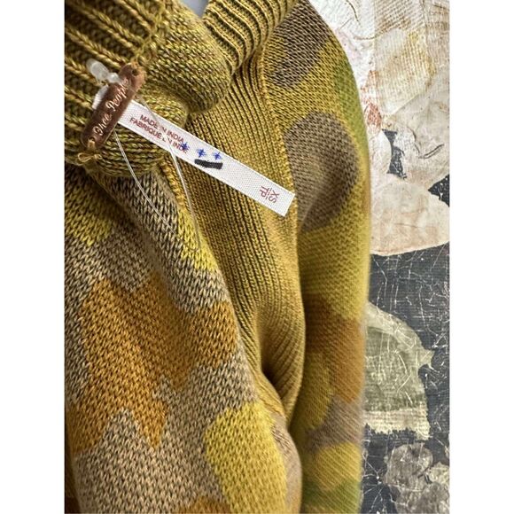 New Free People Camo Rose Pullover size XS - Picture 7 of 9